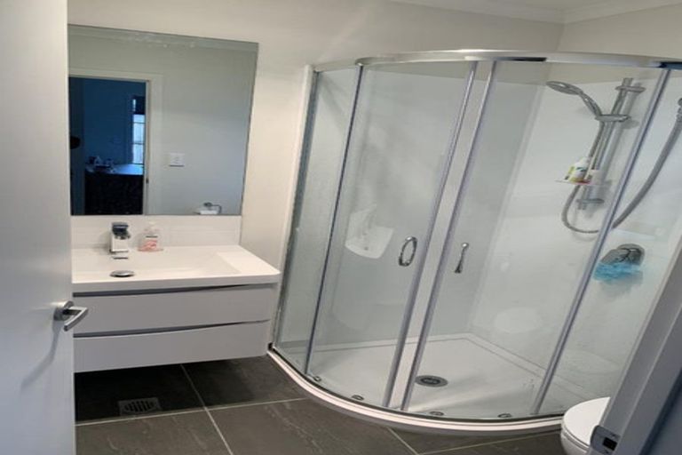 Photo of property in 5 Manawaroa Close, Grandview Heights, Hamilton, 3200