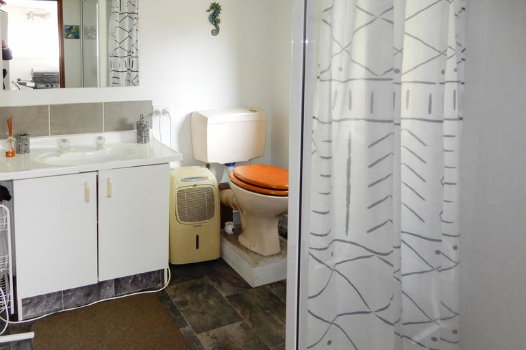 Photo of property in 10 Bute Street, Moeraki, 9482