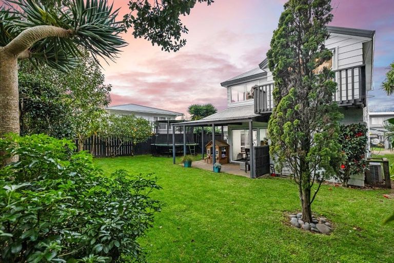 Photo of property in 2/41 Colwill Road, Massey, Auckland, 0614