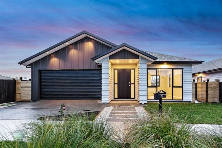 Photo of property in 12 Vinistra Road, Kumeu, 0810