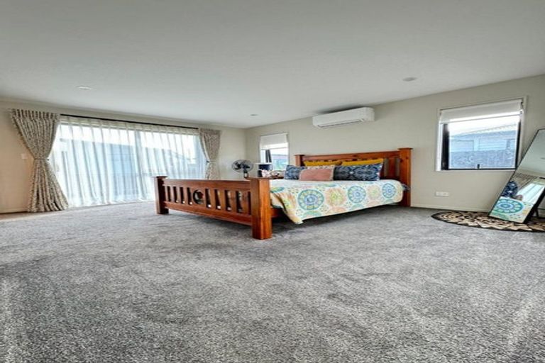 Photo of property in 8 Pakaraka Drive, Papakura, 2110