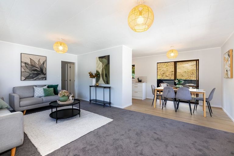 Photo of property in 62 Gloaming Hill, Titahi Bay, Porirua, 5022