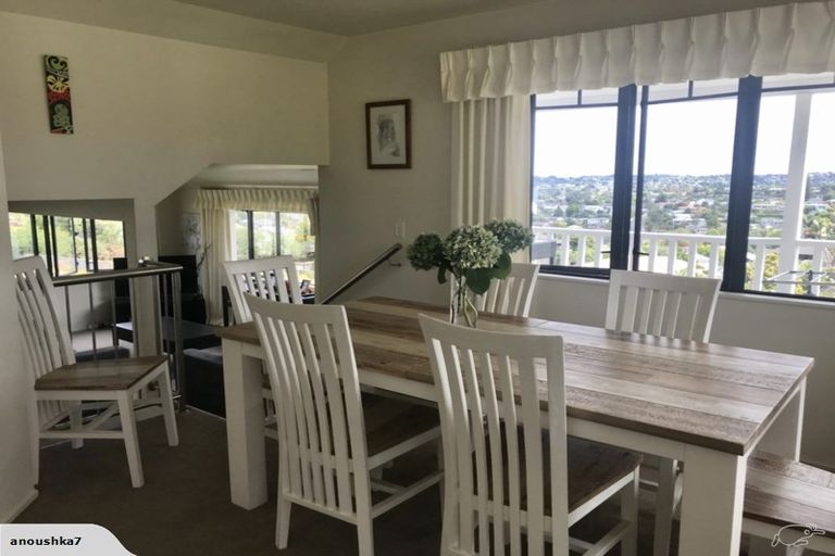 Photo of property in 176a East Coast Road, Forrest Hill, Auckland, 0620