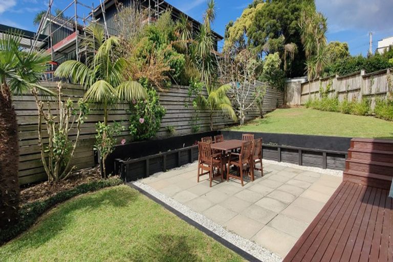 Photo of property in 1/598 Beach Road, Rothesay Bay, Auckland, 0630