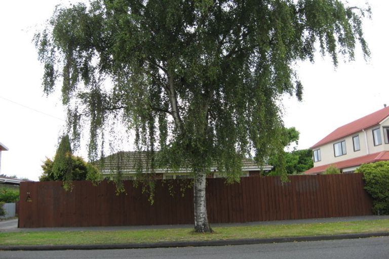 Photo of property in 94 Avondale Road, Avondale, Christchurch, 8061