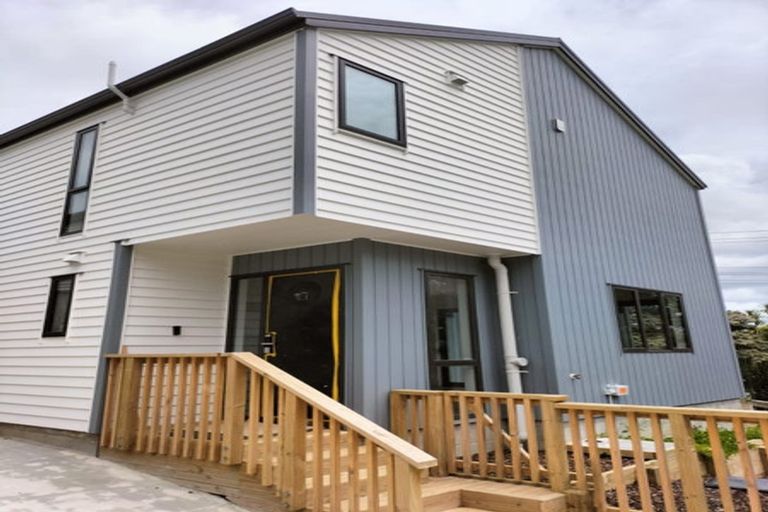 Photo of property in 1 Korokio Lane, Henderson, Auckland, 0612