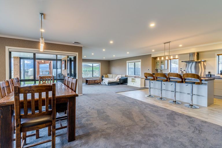 Photo of property in 10 Hardacre Place, Omarama, 9412