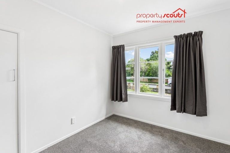Photo of property in 16 Serjeant Street, Henderson, Auckland, 0612