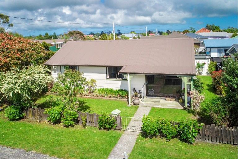 Photo of property in 16 Hunter Street, Westport, 7825