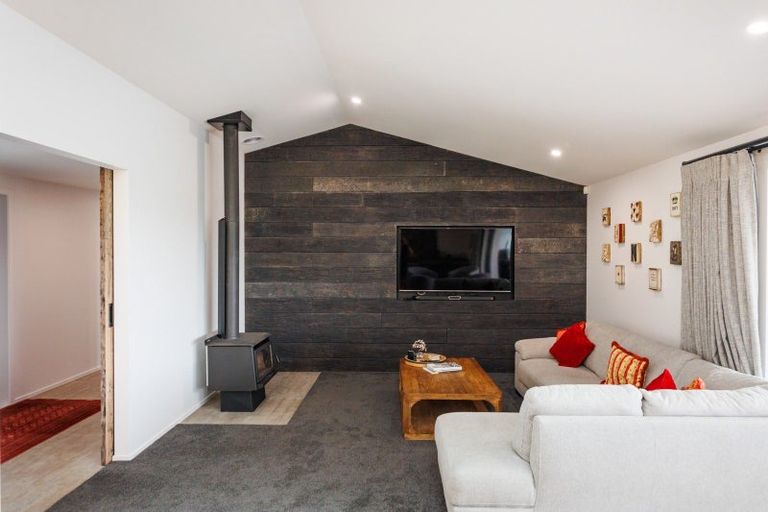 Photo of property in 12 Colquhoun Way, Kelvin Grove, Palmerston North, 4470