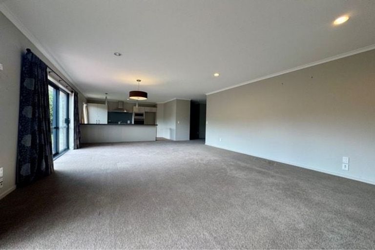 Photo of property in 64 Sunstone Crescent, Brown Owl, Upper Hutt, 5018