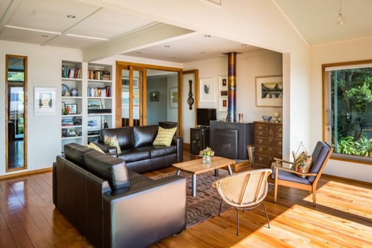 Photo of property in 42 Pukatea Street, Eastbourne, Lower Hutt, 5013