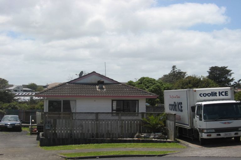 Photo of property in 13 Kopu Place, Clendon Park, Auckland, 2103
