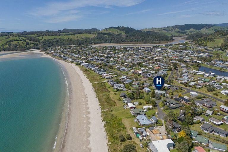 Photo of property in 16 Endeavour Place, Cooks Beach, Whitianga, 3591