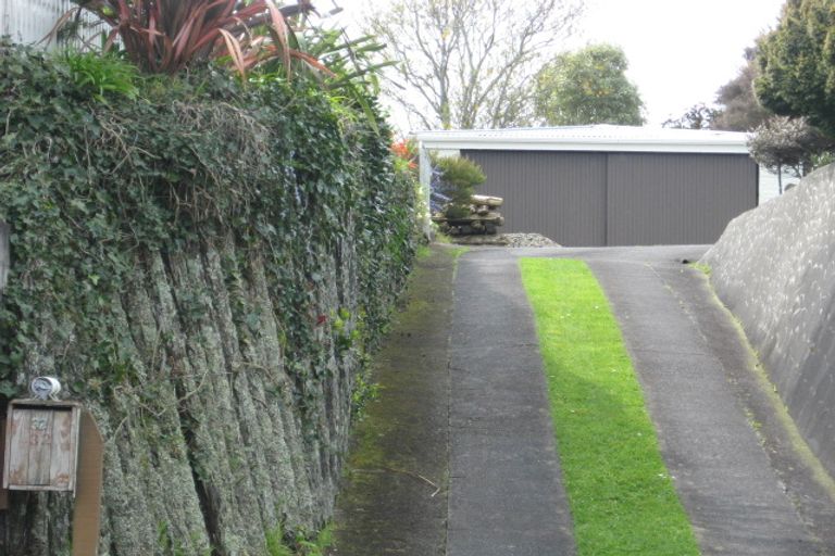 Photo of property in 32 Leslie Street, Waitara, 4320