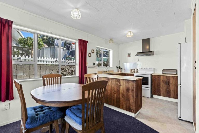 Photo of property in 20 Kenmore Street, Westown, New Plymouth, 4310
