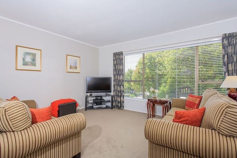 Photo of property in 2/12 Mistletoe Place, Browns Bay, Auckland, 0630
