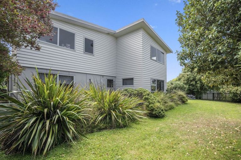 Photo of property in 42 Waverton Terrace, Churton Park, Wellington, 6037