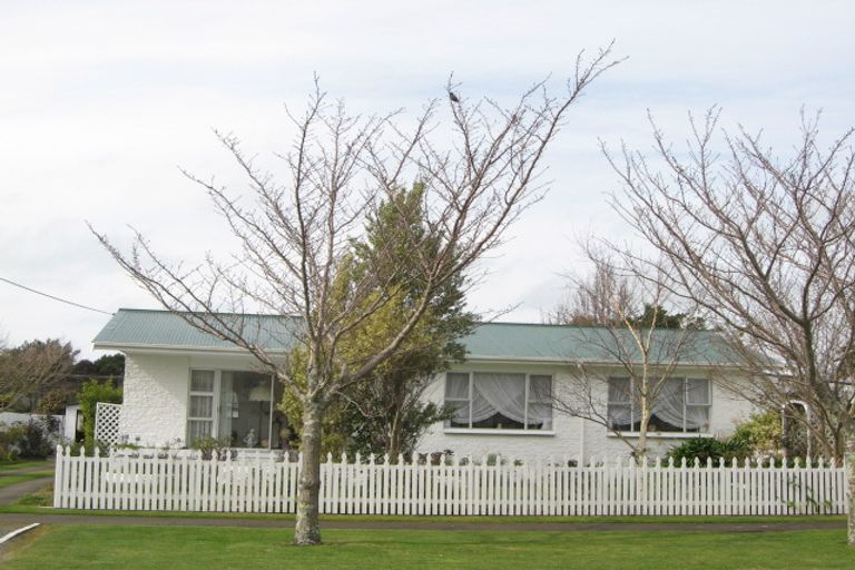 Photo of property in 62 Domett Street, Waitara, 4320