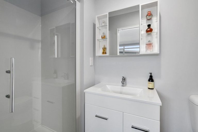 Photo of property in 58 Exeter Crescent, Takaro, Palmerston North, 4412