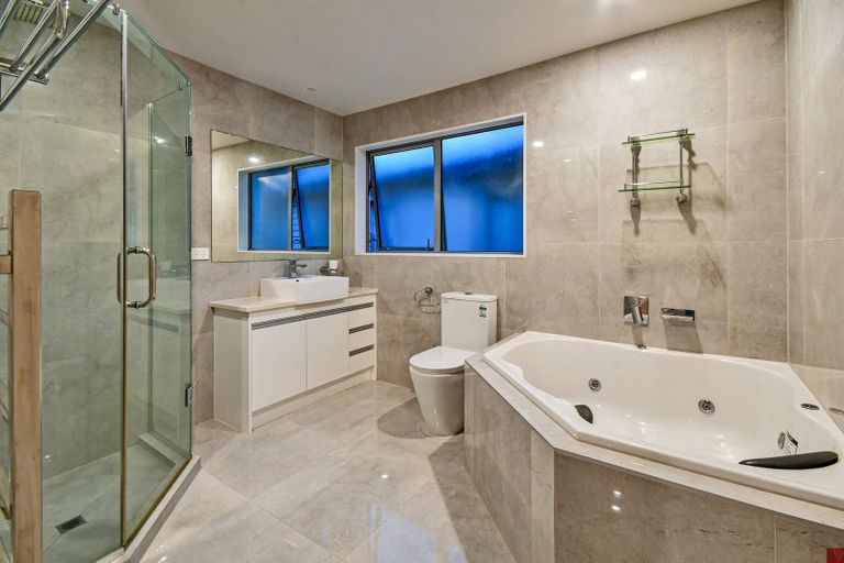 Photo of property in 17 Drumbuoy Drive, Flat Bush, Auckland, 2019