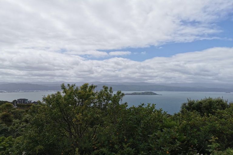 Photo of property in 16 Dungarvan Road, Newlands, Wellington, 6037