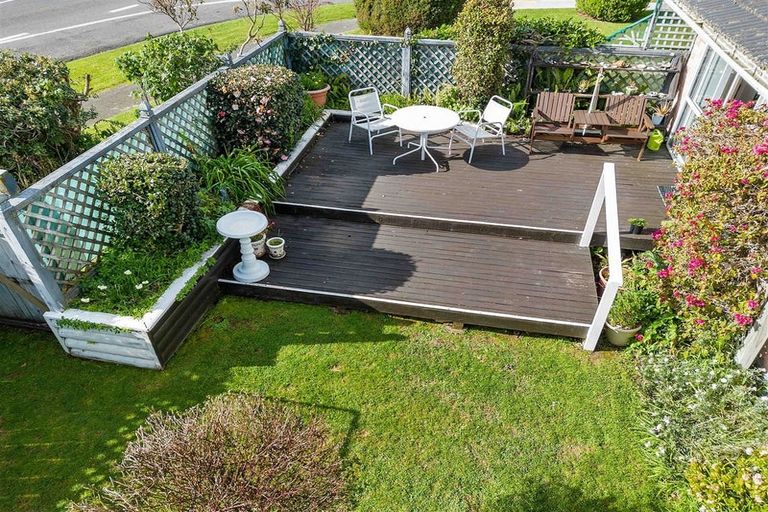 Photo of property in 2 Leybourne Avenue, Waikanae, 5036