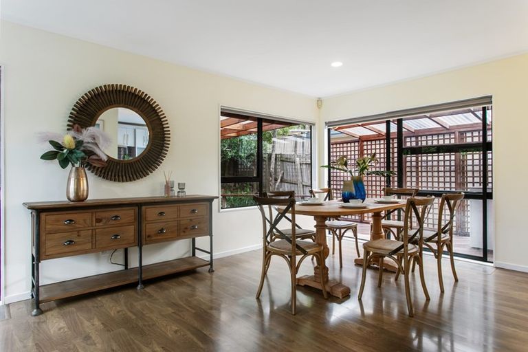 Photo of property in 1/19 Bond Crescent, Forrest Hill, Auckland, 0620