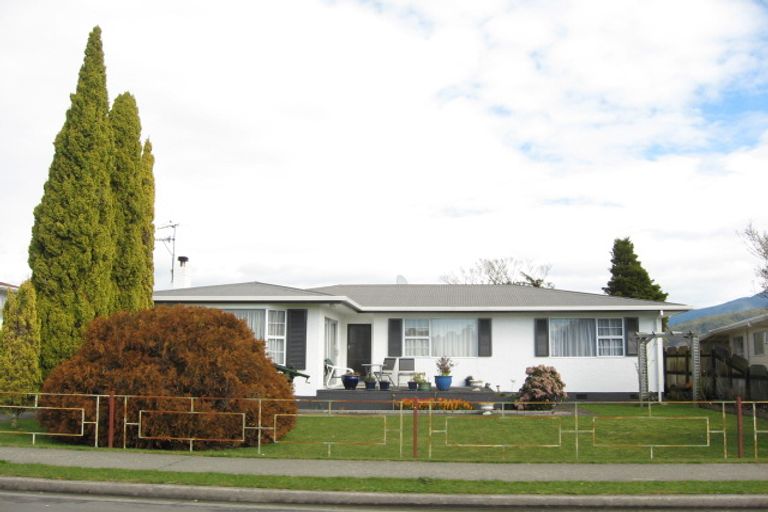 Photo of property in 48 Meihana Street, Takaka, 7110