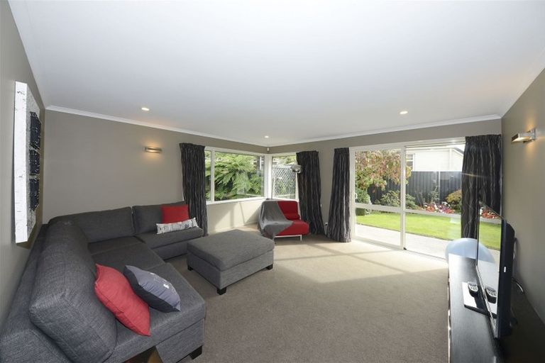 Photo of property in 11 Chateau Drive, Burnside, Christchurch, 8053
