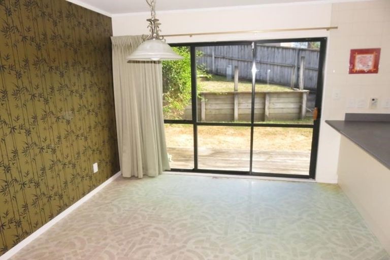 Photo of property in 3 Tamworth Crescent, Newlands, Wellington, 6037