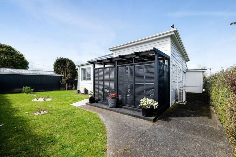 Photo of property in 32 Collins Street, Hawera, 4610