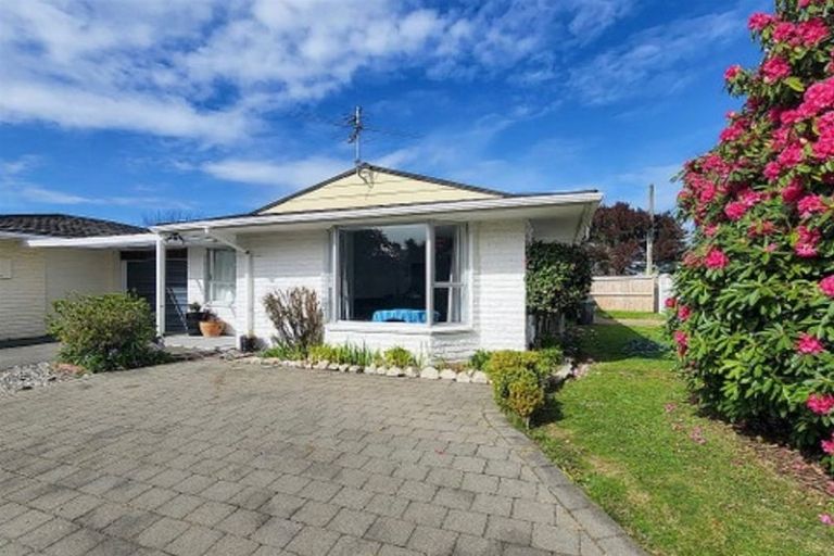 Photo of property in 1/102 Roydvale Avenue, Burnside, Christchurch, 8053