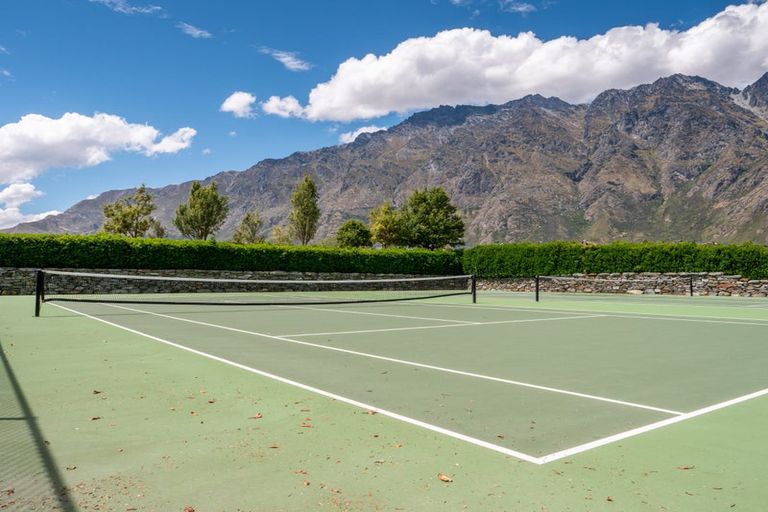 Photo of property in 10 Glenfiddich Road, Jacks Point, Queenstown, 9371