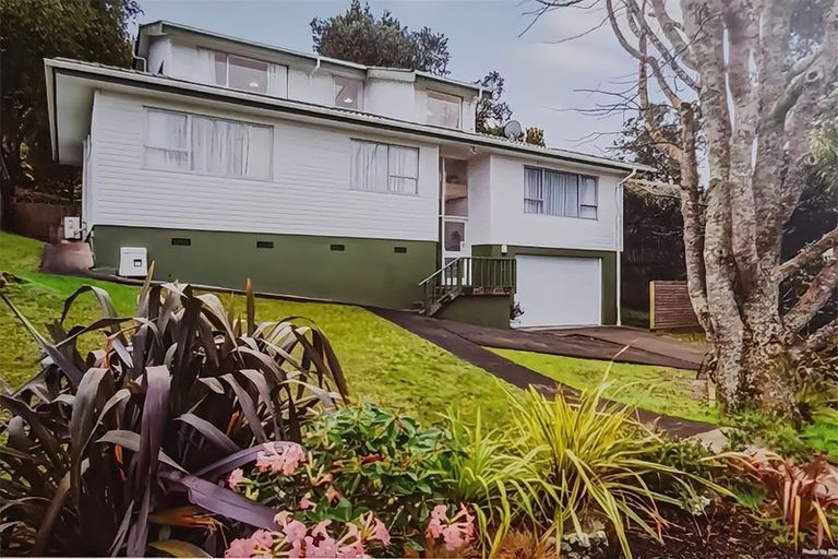 Photo of property in 15 Easton Park Parade, Glenfield, Auckland, 0629