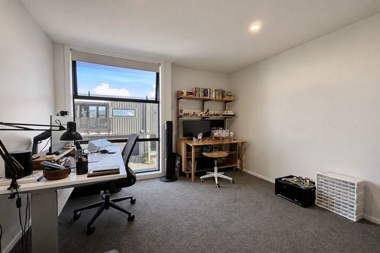 Photo of property in 18 Kaiwawao Lane, Hobsonville, Auckland, 0616