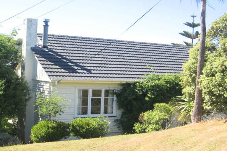 Photo of property in 16 Kaihuia Street, Northland, Wellington, 6012