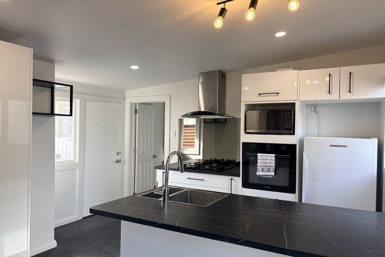 Photo of property in 24 Lyndhurst Street, Takaro, Palmerston North, 4412