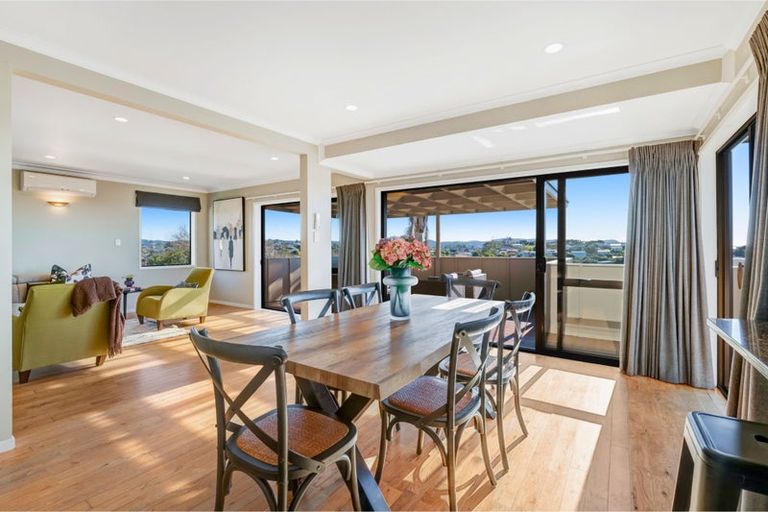 Photo of property in 24 Halldene Terrace, Red Beach, 0932