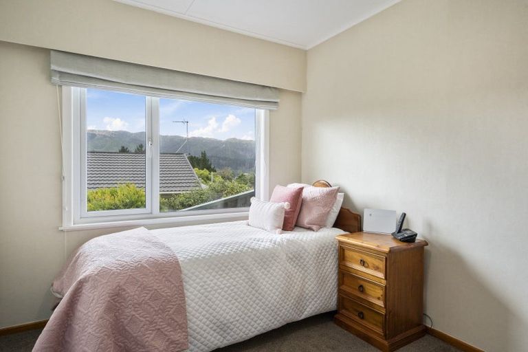 Photo of property in 72 Raroa Terrace, Tawa, Wellington, 5028