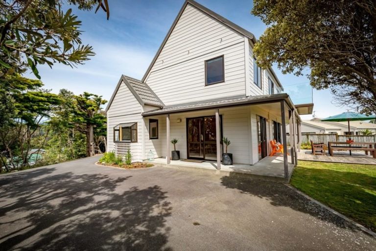Photo of property in 13 Pine Ridge Terrace, Waikanae Beach, Waikanae, 5036