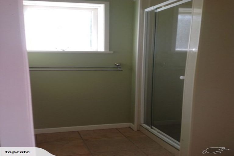 Photo of property in 24 Opou Road, Titirangi, Auckland, 0604