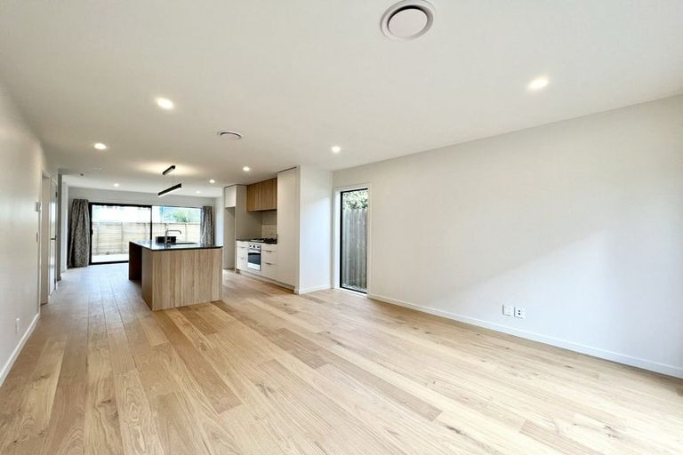 Photo of property in 35 Ludlam Crescent, Woburn, Lower Hutt, 5010