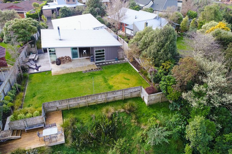 Photo of property in 19 Springdale Grove, Fitzherbert, Palmerston North, 4410