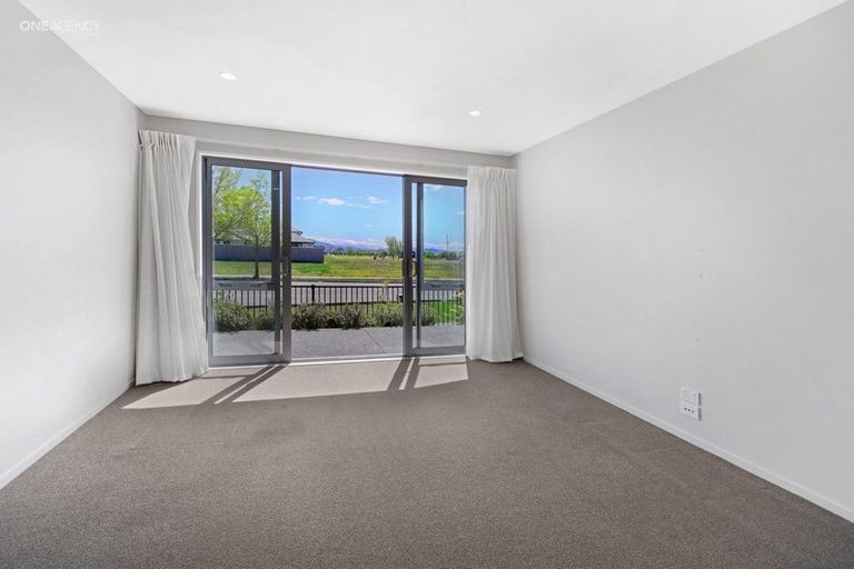 Photo of property in 43 Pegasus Boulevard, Pegasus, 7612