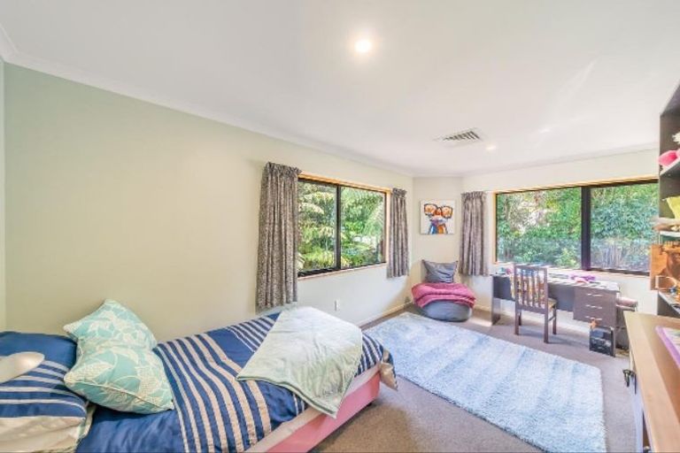 Photo of property in 21 Poto Road, Normandale, Lower Hutt, 5010