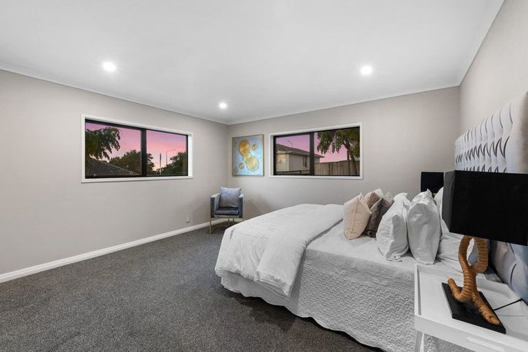 Photo of property in 4190a Great North Road, Glendene, Auckland, 0602