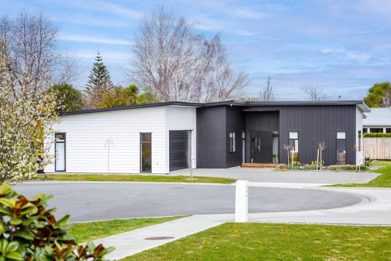 Photo of property in 21 Coralie Place, Lansdowne, Masterton, 5810