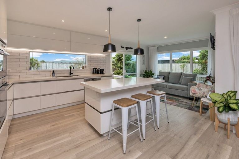 Photo of property in 40 Kowi Lakes Drive, One Tree Point, 0118