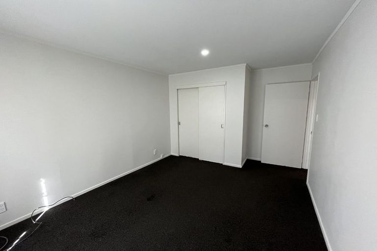 Photo of property in 2 Framalda Place, Conifer Grove, Takanini, 2112